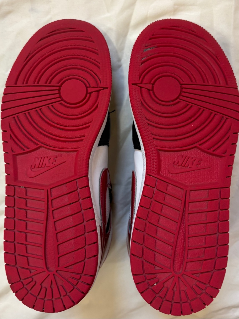 Jordan Air Jordan 1 Mid SE
Boys' Grade School Size 4.5 - Picture 8 of 8